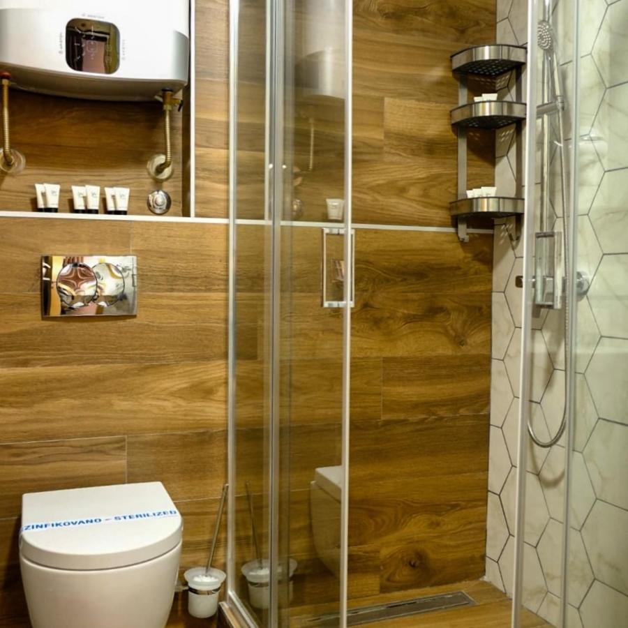 Apartment In The Sky - Kraljevi Cardaci