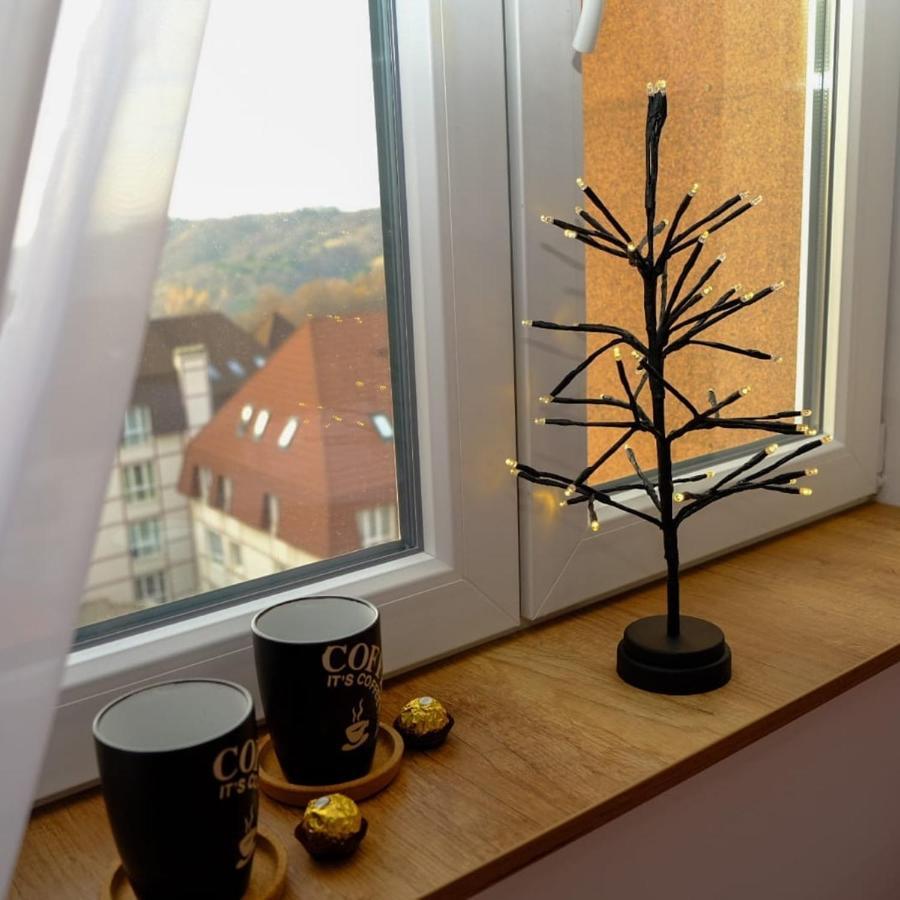 Apartment In The Sky - Kraljevi Cardaci *