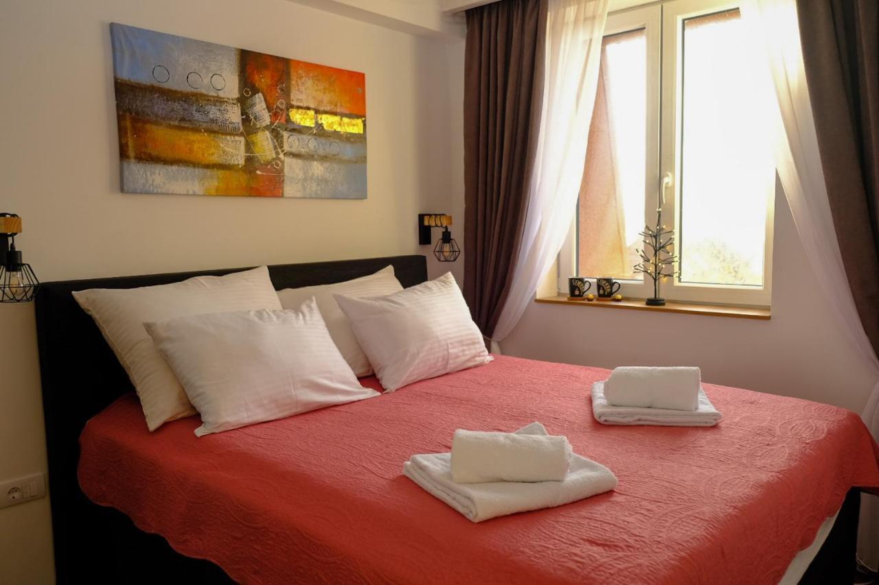 Apartment In The Sky - Kraljevi Cardaci